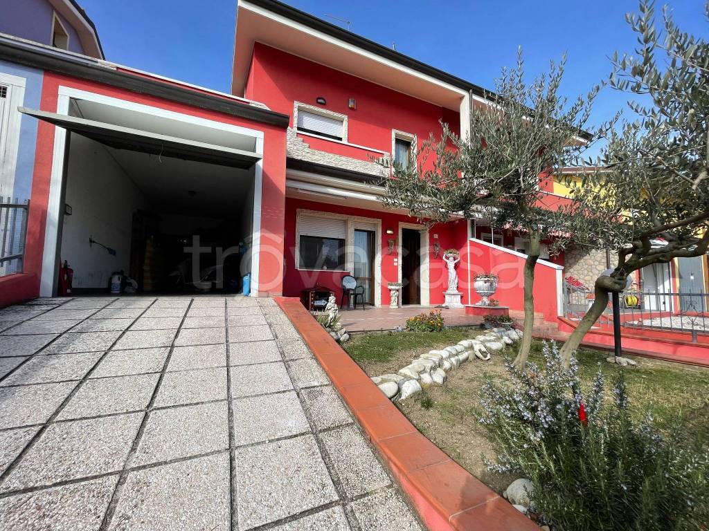 Villa a Schiera in vendita a Montescudo-Monte Colombo via Santa Maria del Piano di Sopra