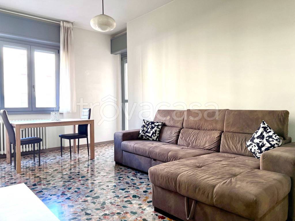 Appartamento in affitto a Milano piazza Cinque Giornate
