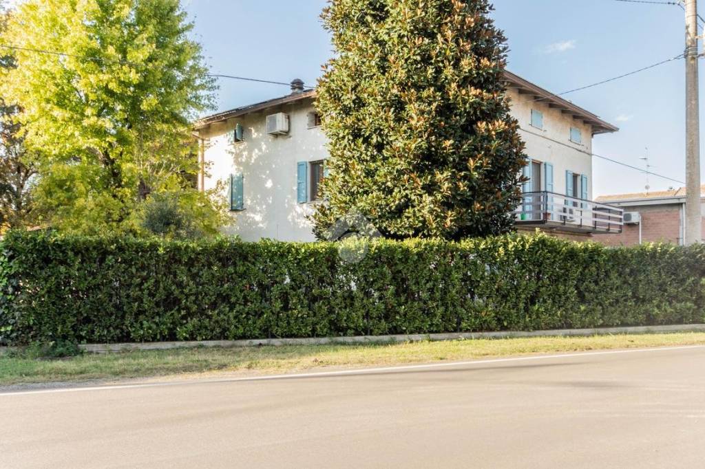 Villa Bifamiliare in vendita a Correggio via Contrada, 16