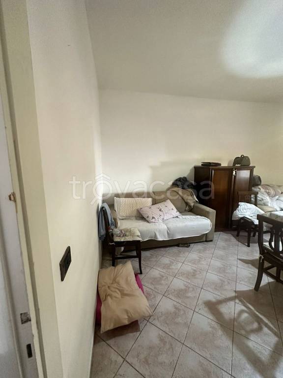 Appartamento in vendita a Roma via Zafferana Etnea