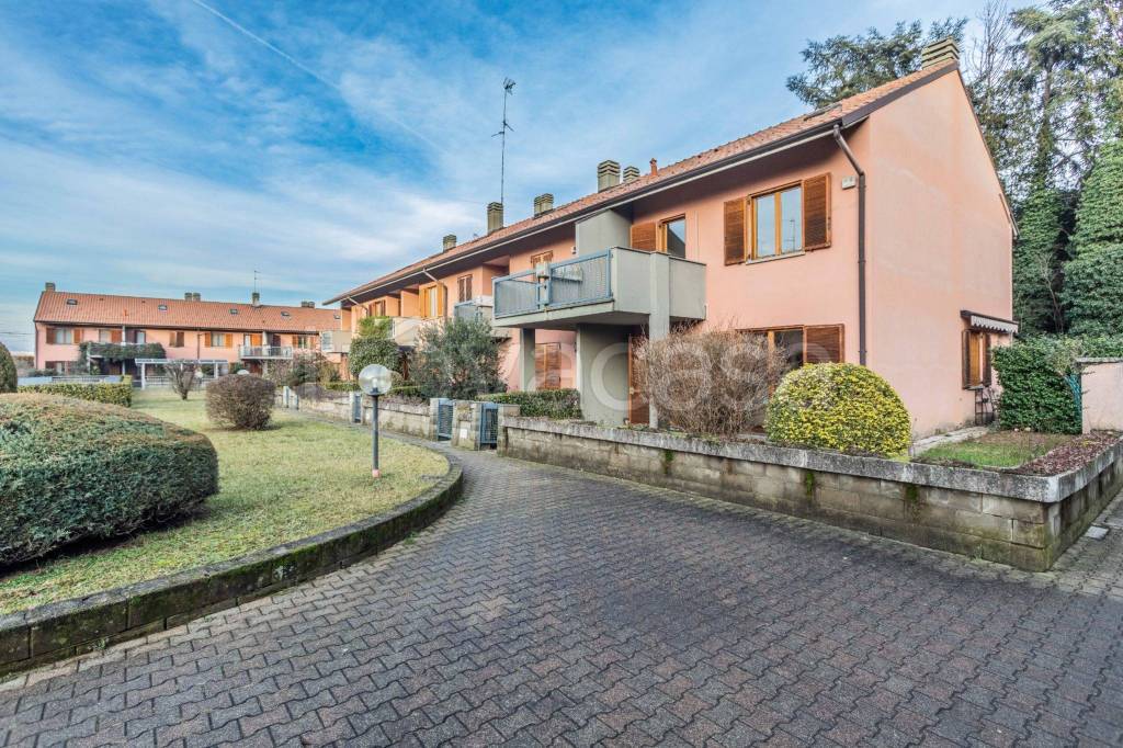 Villa a Schiera in vendita a Saronno via Monte Podgora