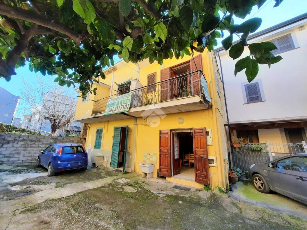 Casa Indipendente in vendita a Pomigliano d'Arco via Matteo Renato Imbriani, 81