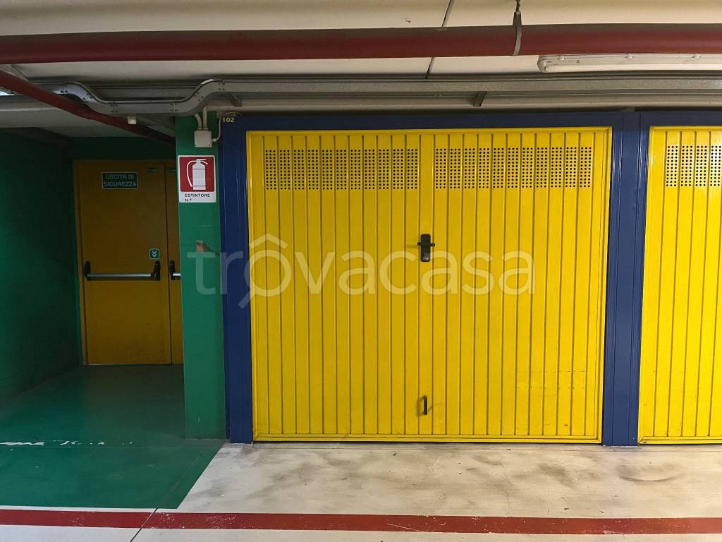 Garage in vendita a Torino via Edoardo Rubino, 86A