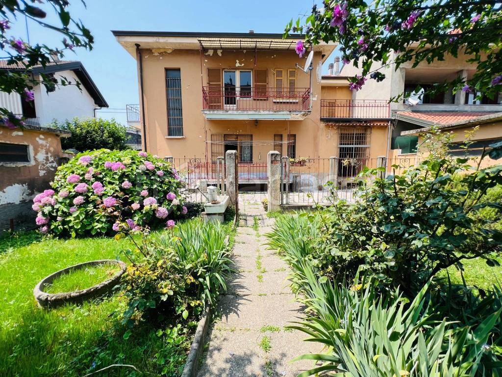 Villa in vendita a Novara strada Privata Bazzano, 9