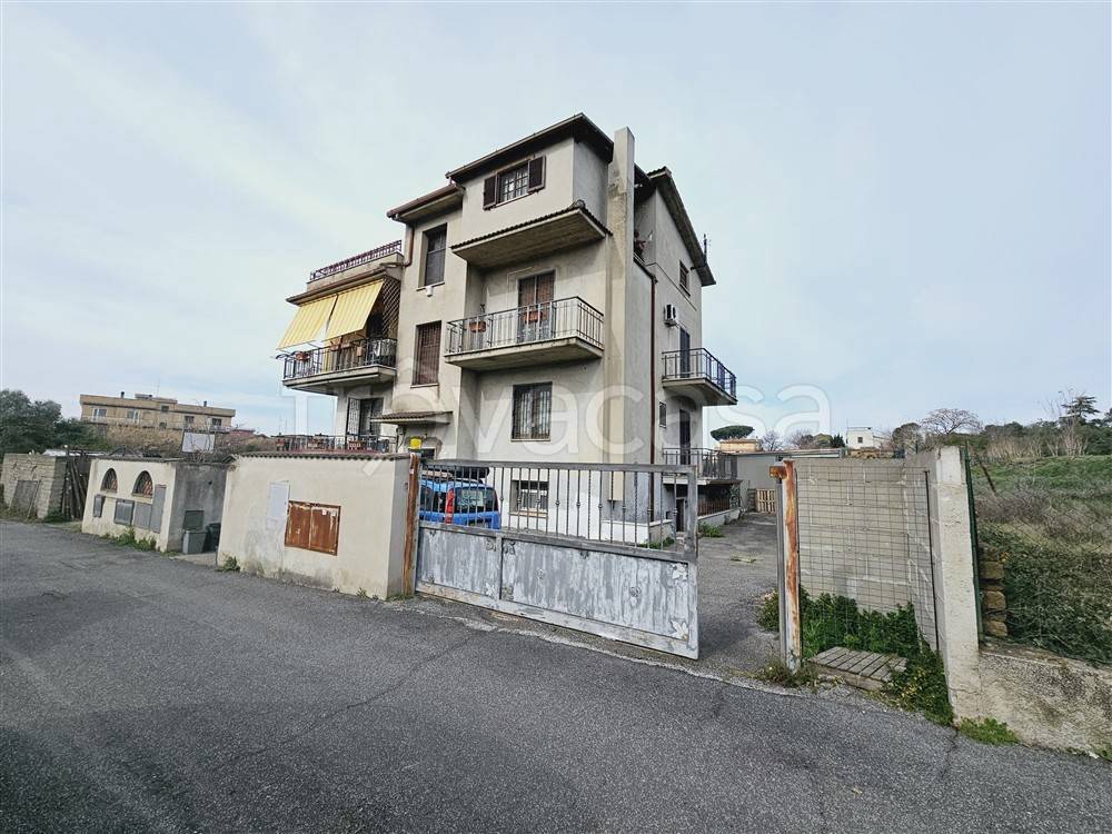 Appartamento in vendita a Roma via Ramacca