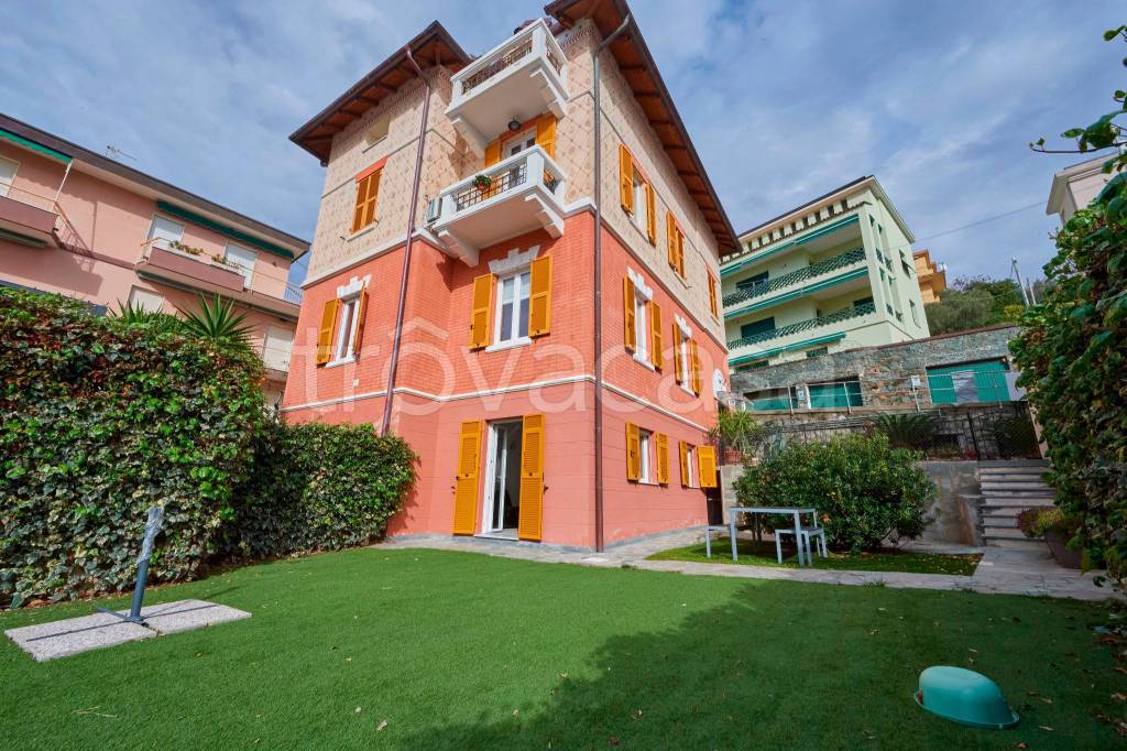 Appartamento in vendita a Celle Ligure via Lagorio