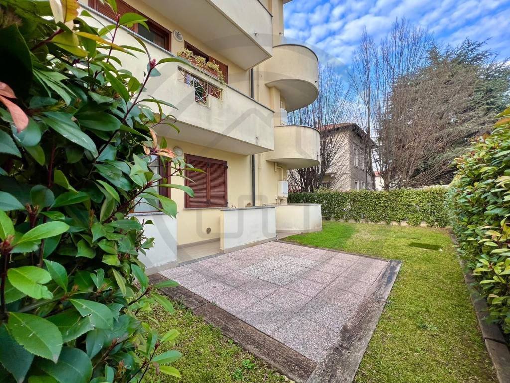Appartamento in vendita a Giussano via Gioacchino Rossini