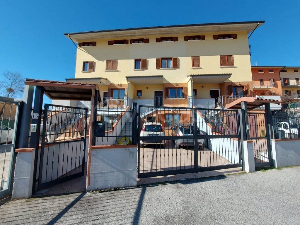 Villa a Schiera in vendita a L'Aquila via Gabriele Rossetti, 16