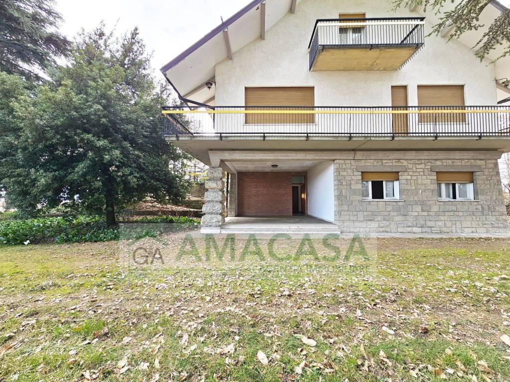Villa Bifamiliare in vendita a Carpineti via Dante Alighieri, 123
