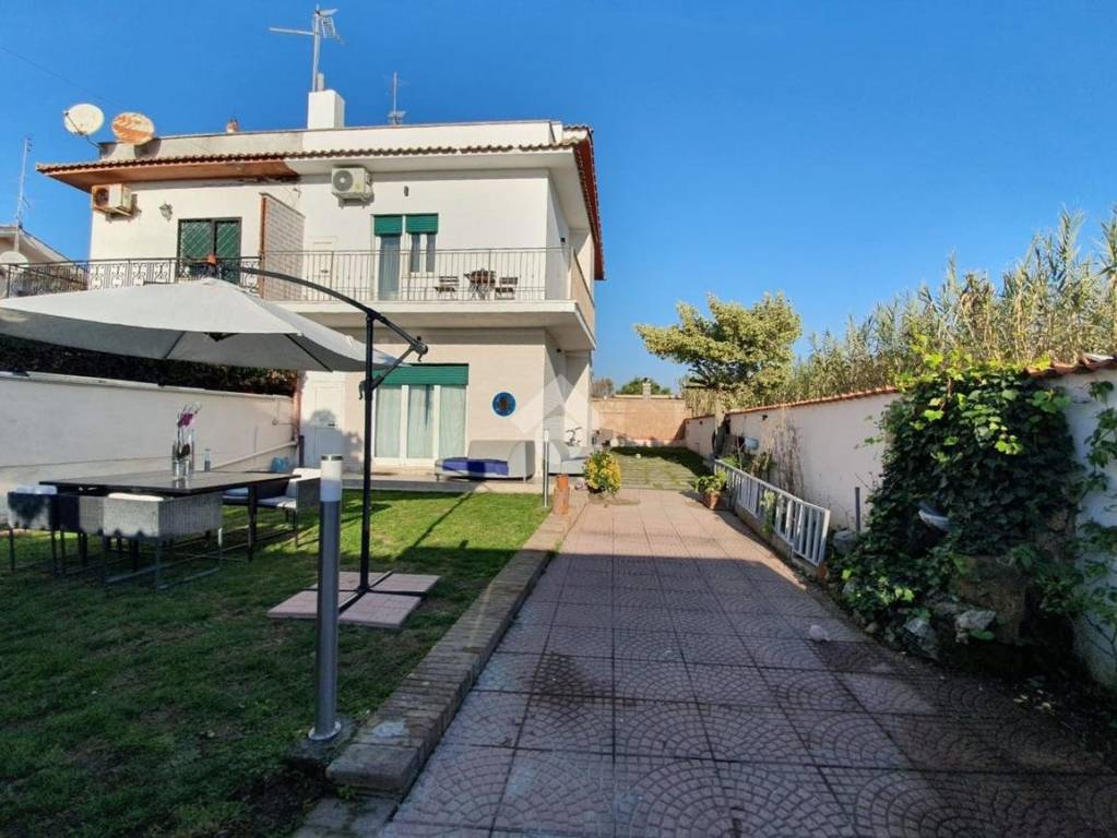Villa Bifamiliare in affitto ad Ardea via della Motacilla, 9