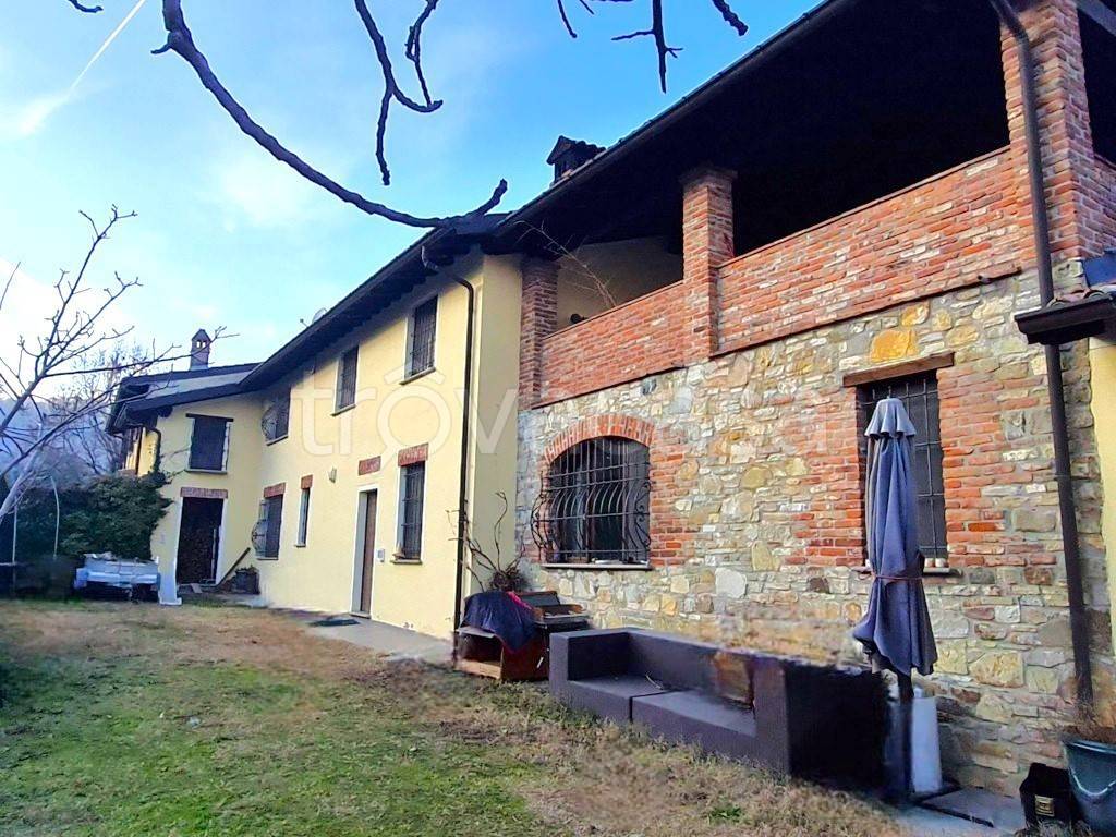 Casale in vendita a Stradella frazione Torre Sacchetti