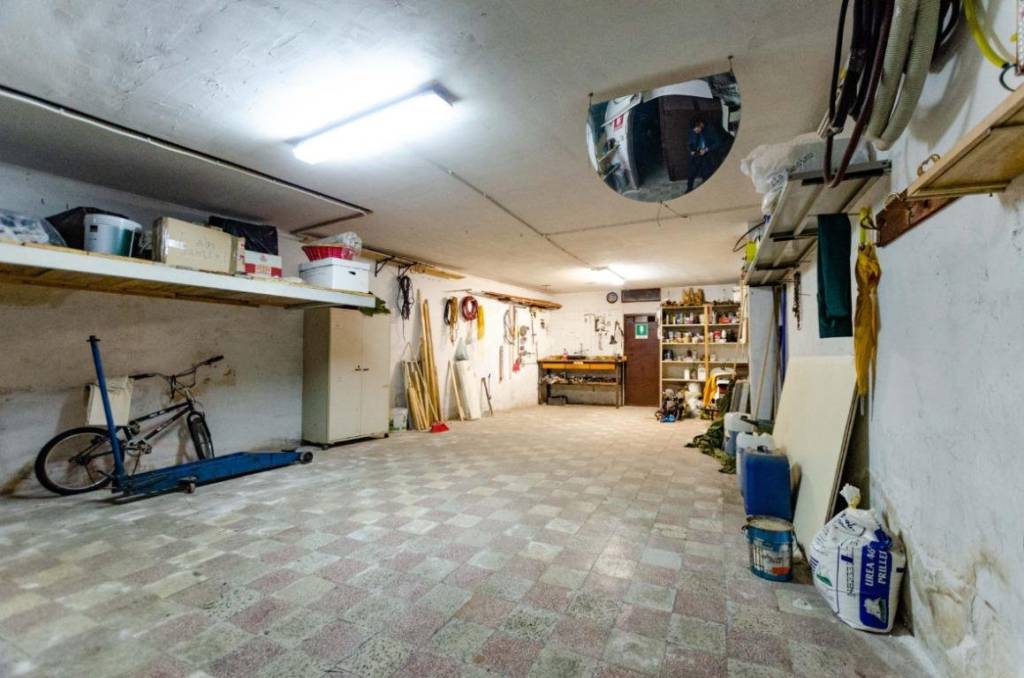 Garage in vendita a Gioia del Colle via Armando Diaz, 33