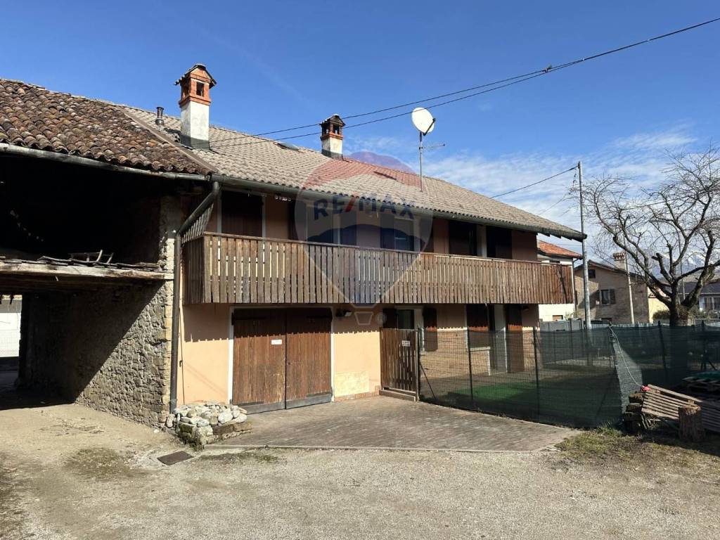 Casa Indipendente in vendita a Belluno via Madonna del Caravaggio, 41