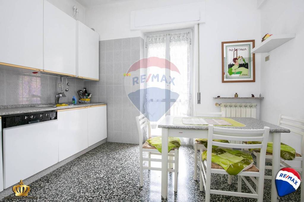 Appartamento in vendita a Genova via Finale, 9