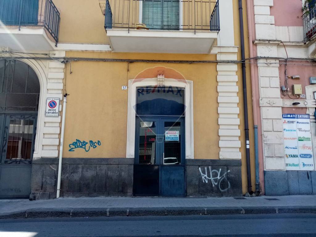 Negozio in vendita a Catania via cifali, 37