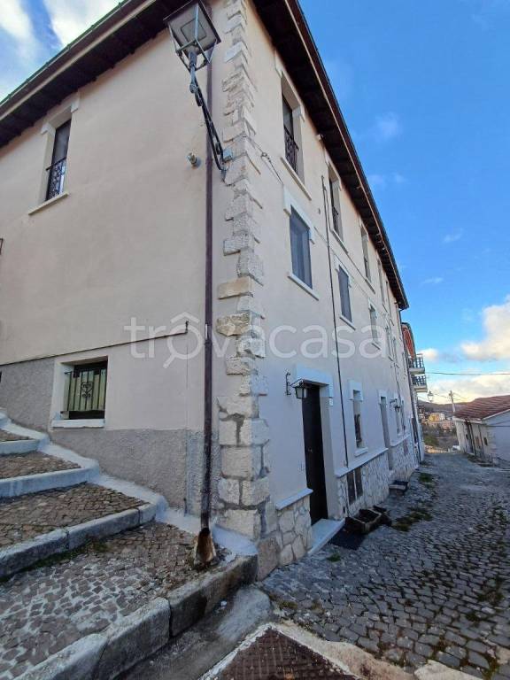 Appartamento in vendita a Rocca di Cambio via Belvedere, 9
