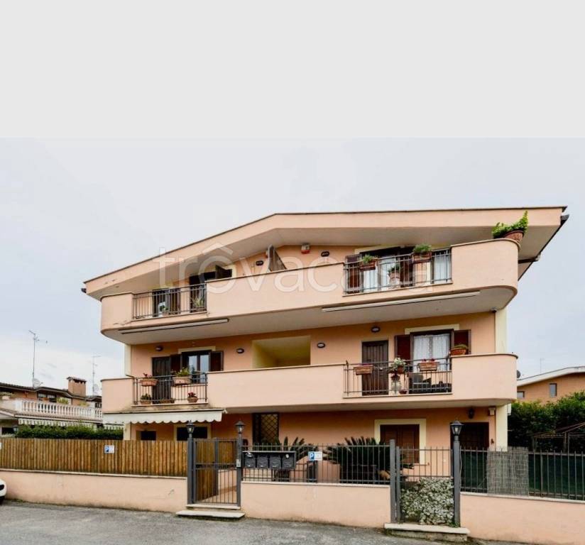 Appartamento in in vendita da privato a Sant'Angelo Romano via degli Oleandri, 6
