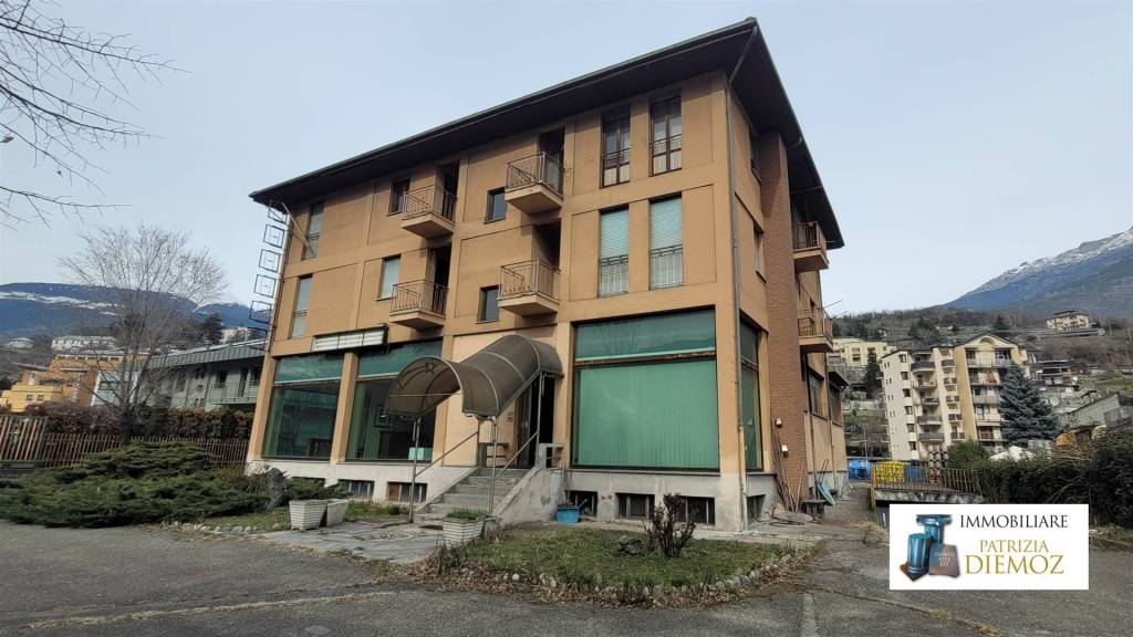 Negozio in vendita ad Aosta corso Ivrea