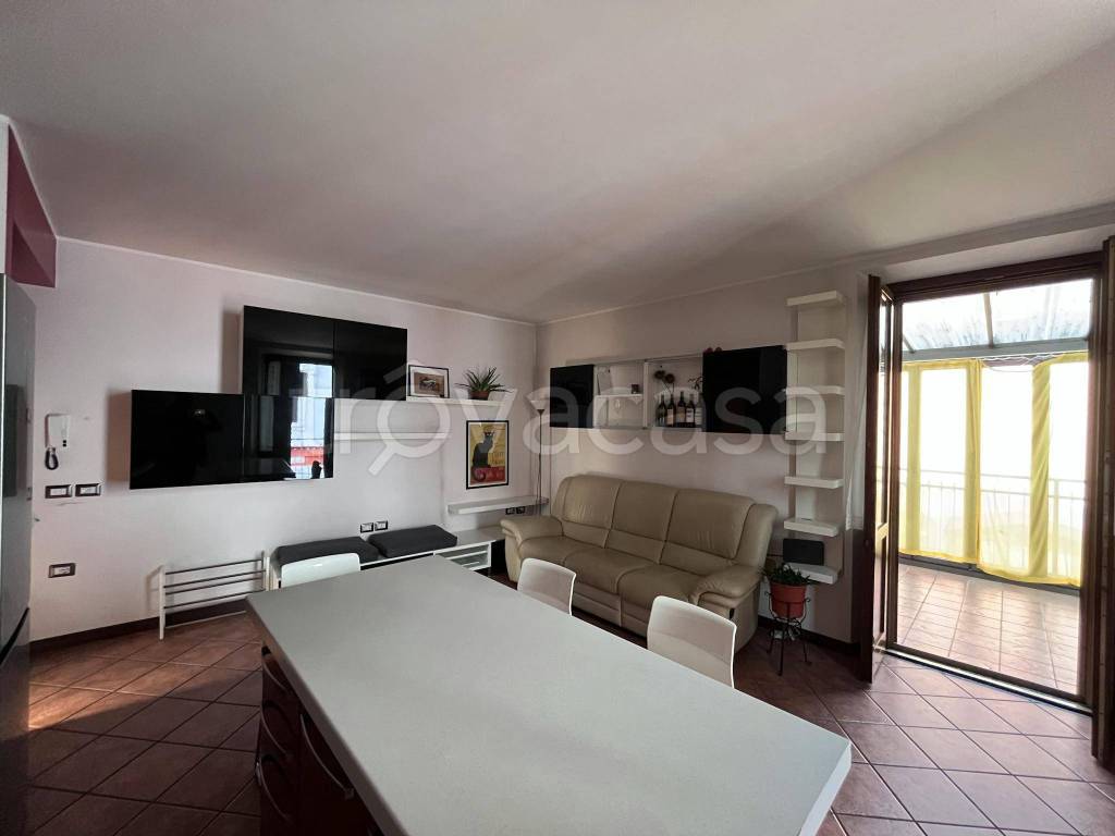 Appartamento in affitto a Milano via Monte Peralba