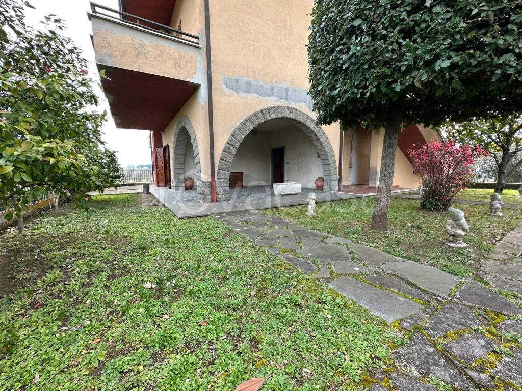 Villa Bifamiliare in vendita a Orte strada Provinciale Ortana