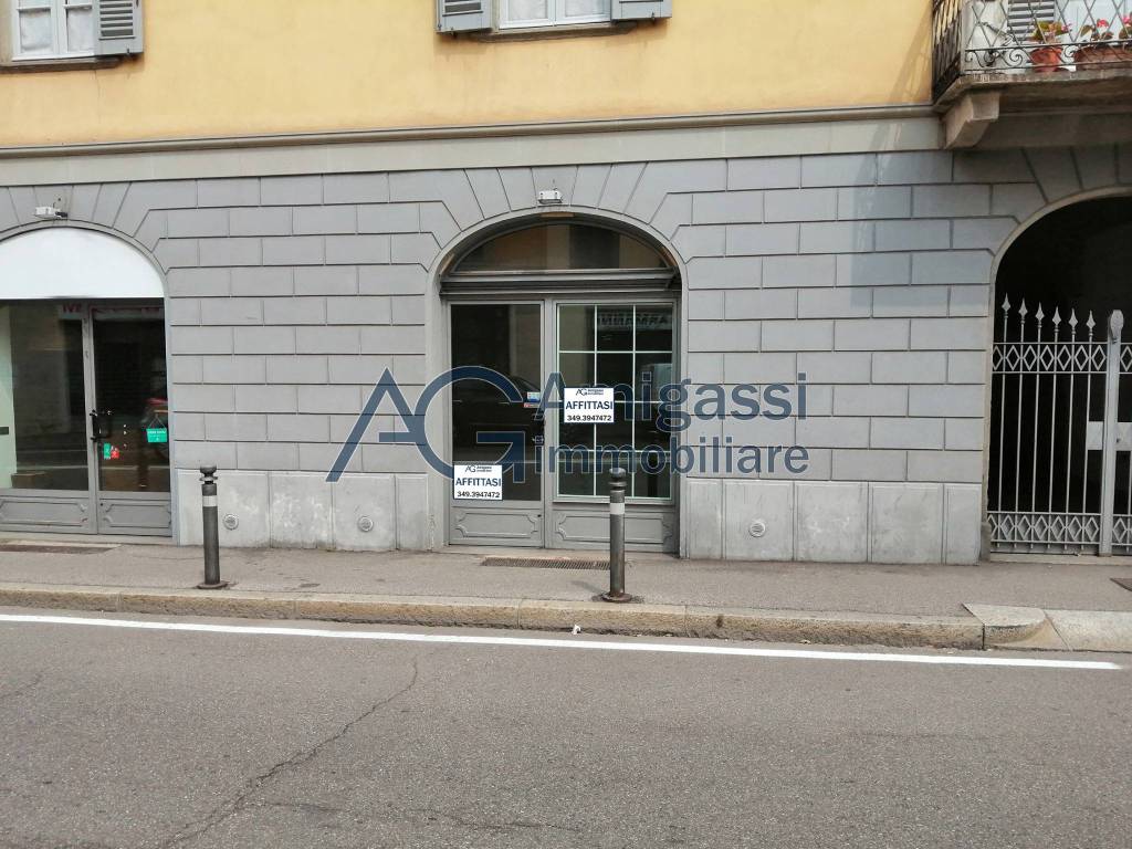 Negozio in affitto a Bergamo via Andrea Previtali