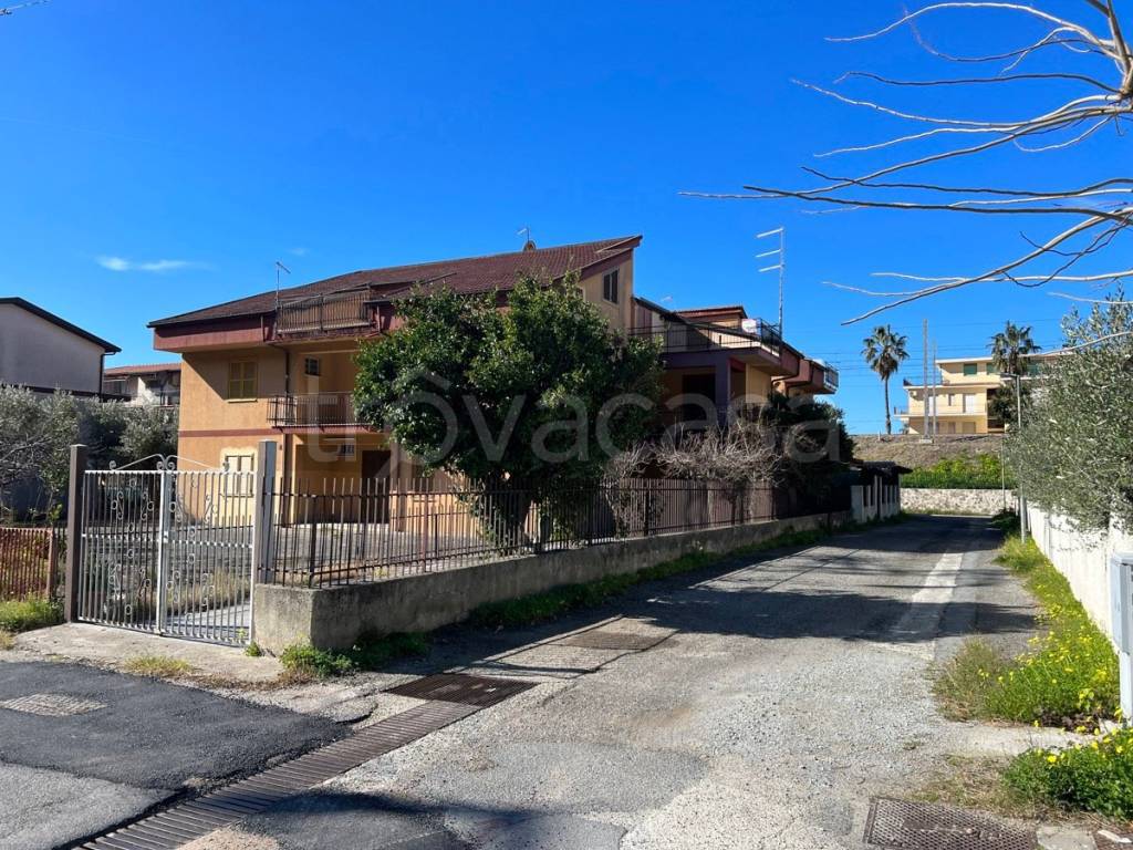 Appartamento in vendita a Falconara Albanese via Marinella, snc