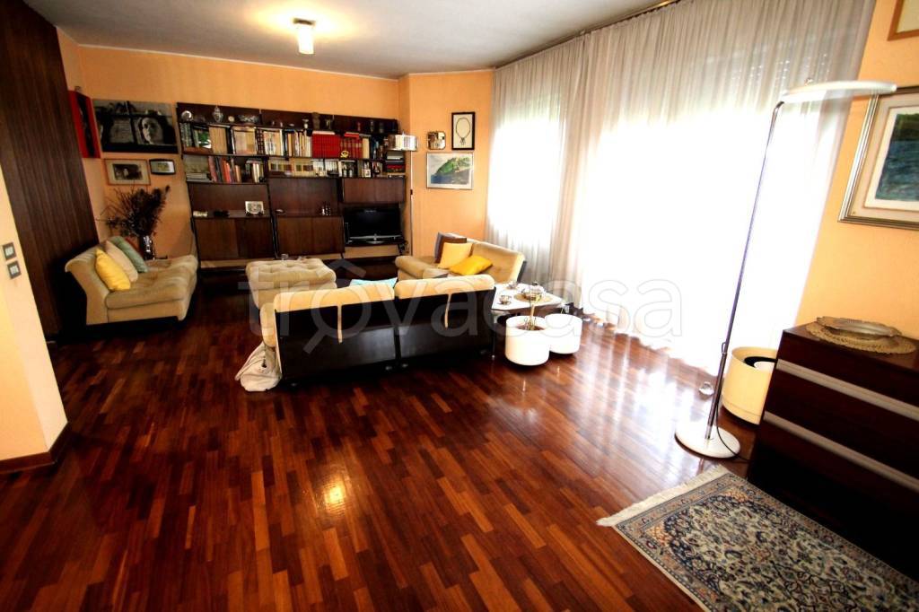 Appartamento in vendita a Roma viale Cesare Pavese, 300