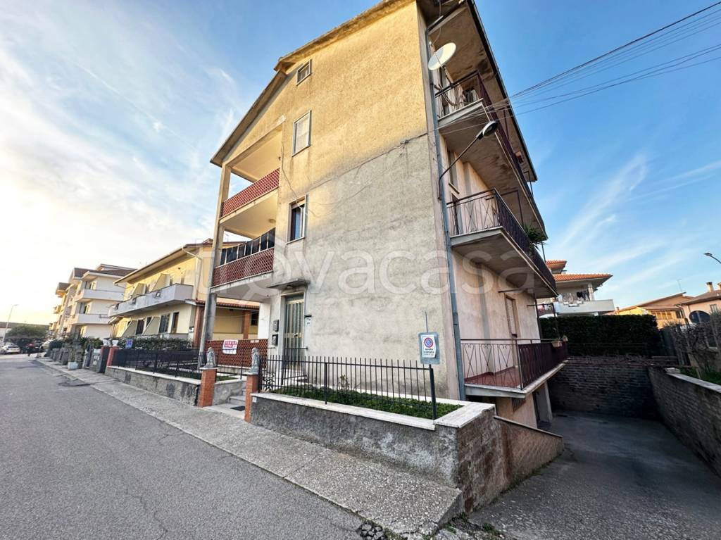 Appartamento in vendita a Castel Sant'Elia via Sorelle Riccitelli, 16