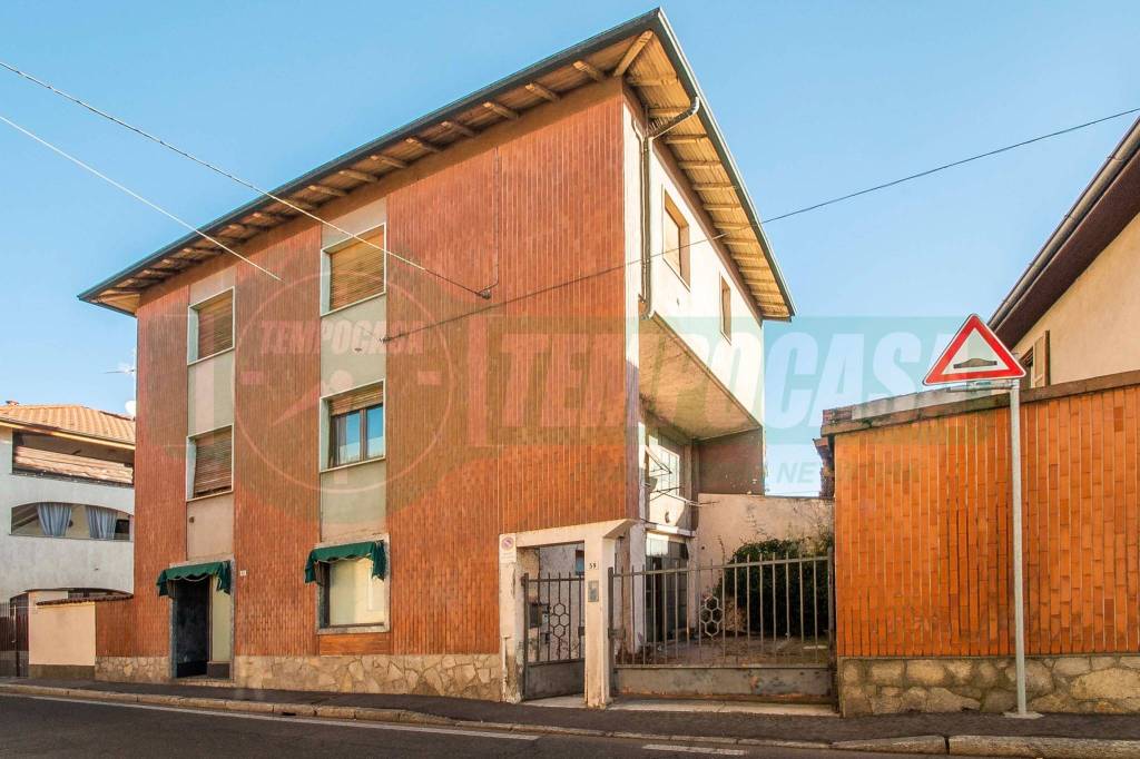 Casa Indipendente in vendita a Venegono Inferiore via Alessandro Manzoni, 52