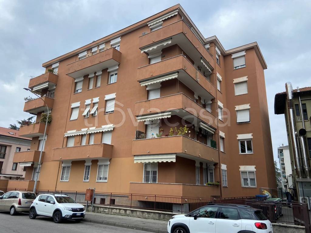 Appartamento in vendita a Monza via Tiziano Vecellio, 4
