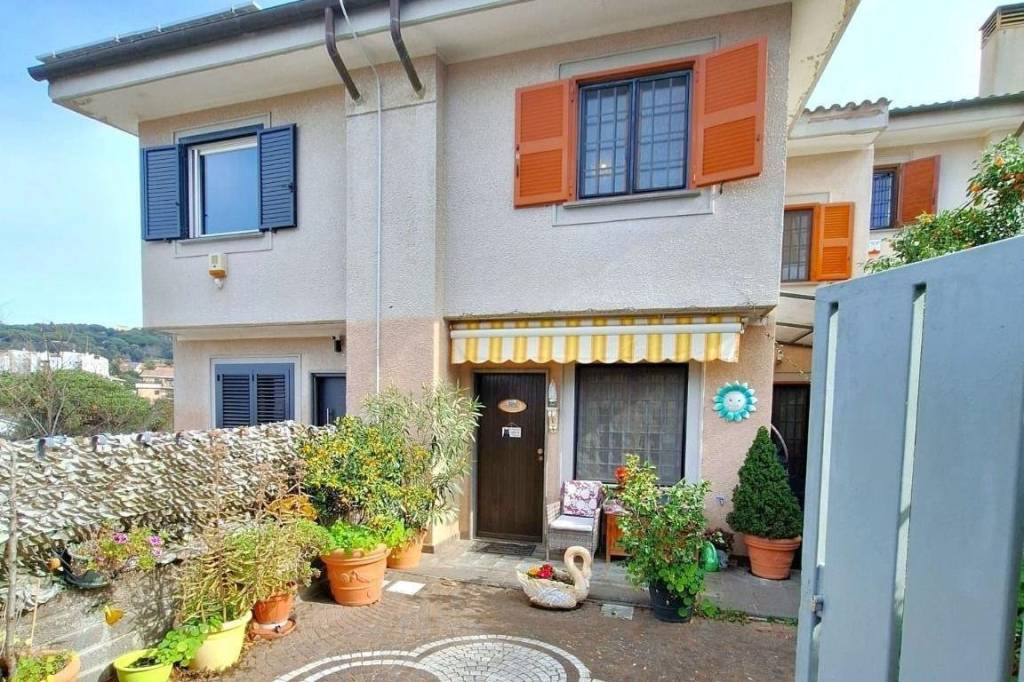 Villa a Schiera in vendita ad Albano Laziale via Abetonia, 20