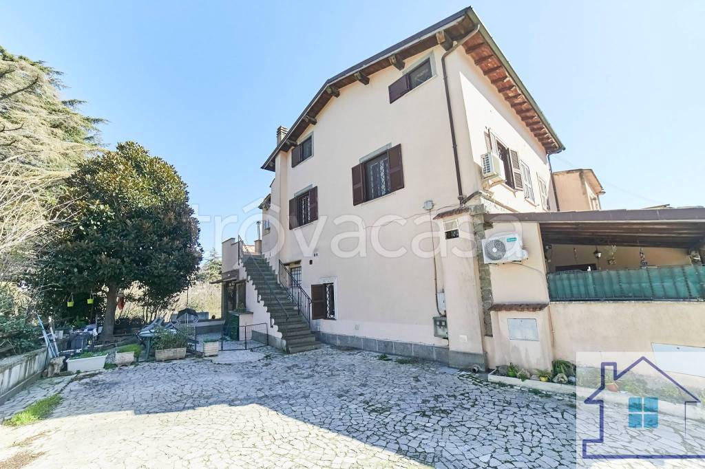 Appartamento in vendita a Marino via Spinabella, 3
