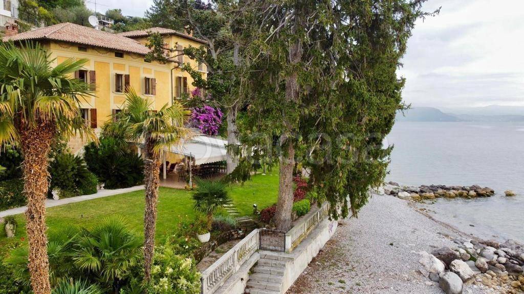Villa in vendita a Manerba del Garda via Giosuè Carducci