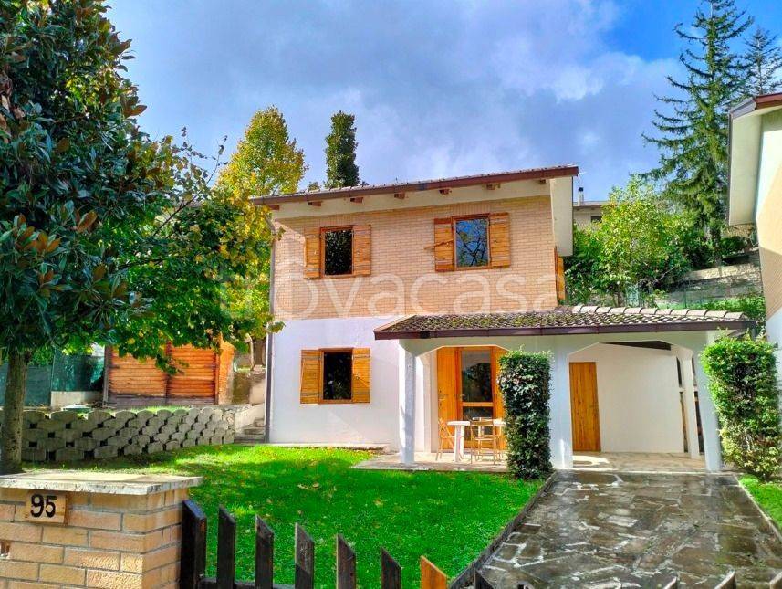 Villa in in vendita da privato a Montefortino località r. Ovitolo, 95