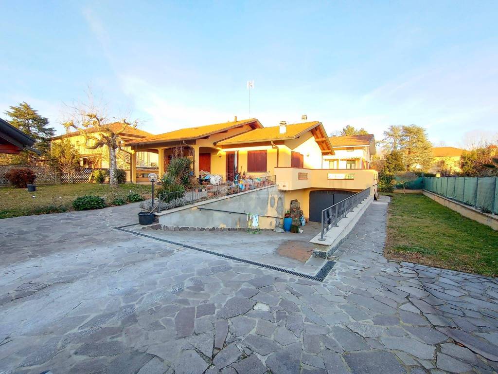 Villa in vendita a Cogliate via Generale g. Robolotti, 19