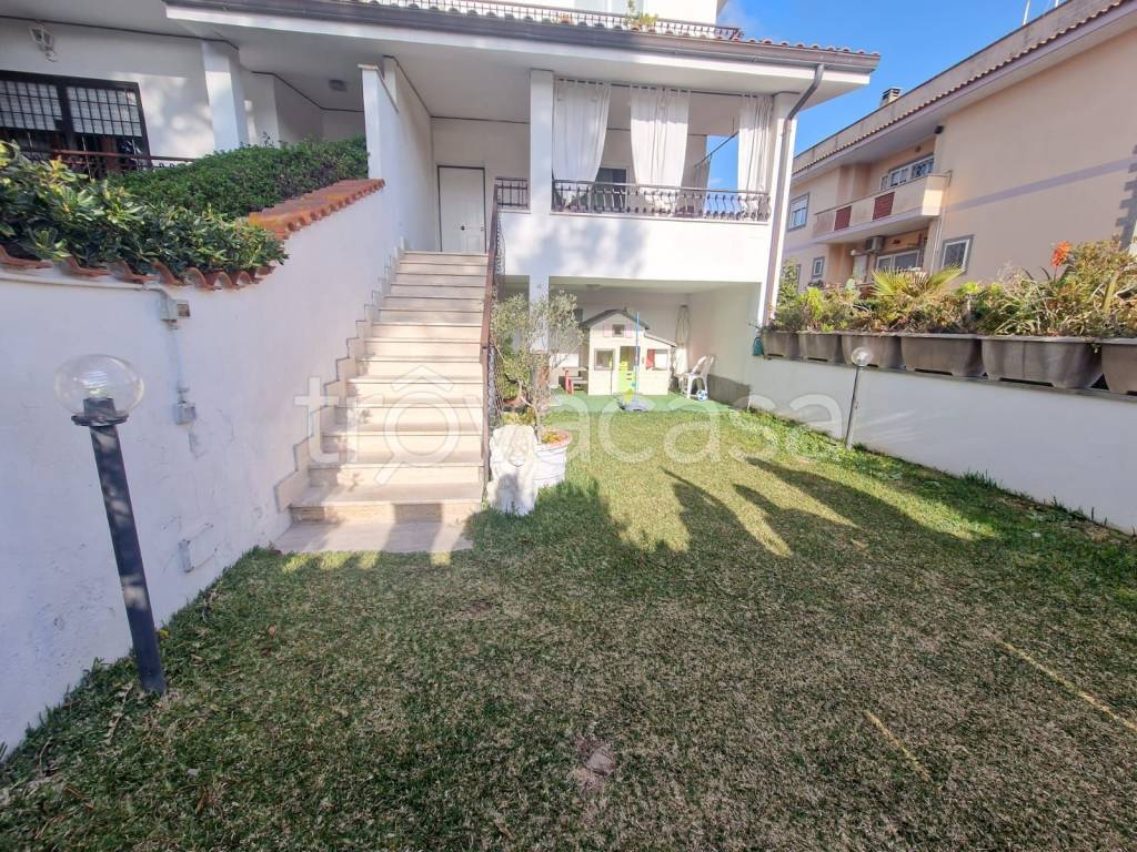 Villa Bifamiliare in vendita a Fiumicino via Monte Forcelletta