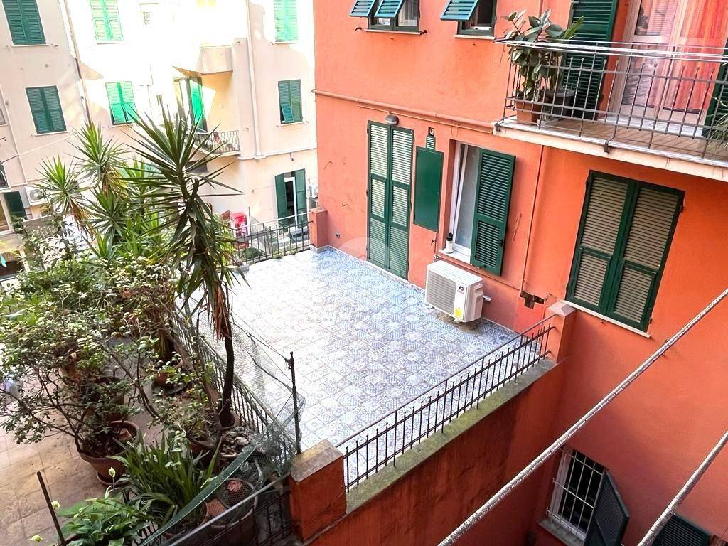 Appartamento in vendita a Genova via prà, 28