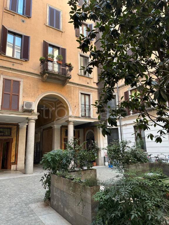 Appartamento in vendita a Milano via Lazzaro Palazzi, 4