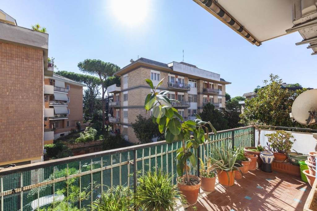 Appartamento in vendita a Roma via Antonio Dionisi, 73