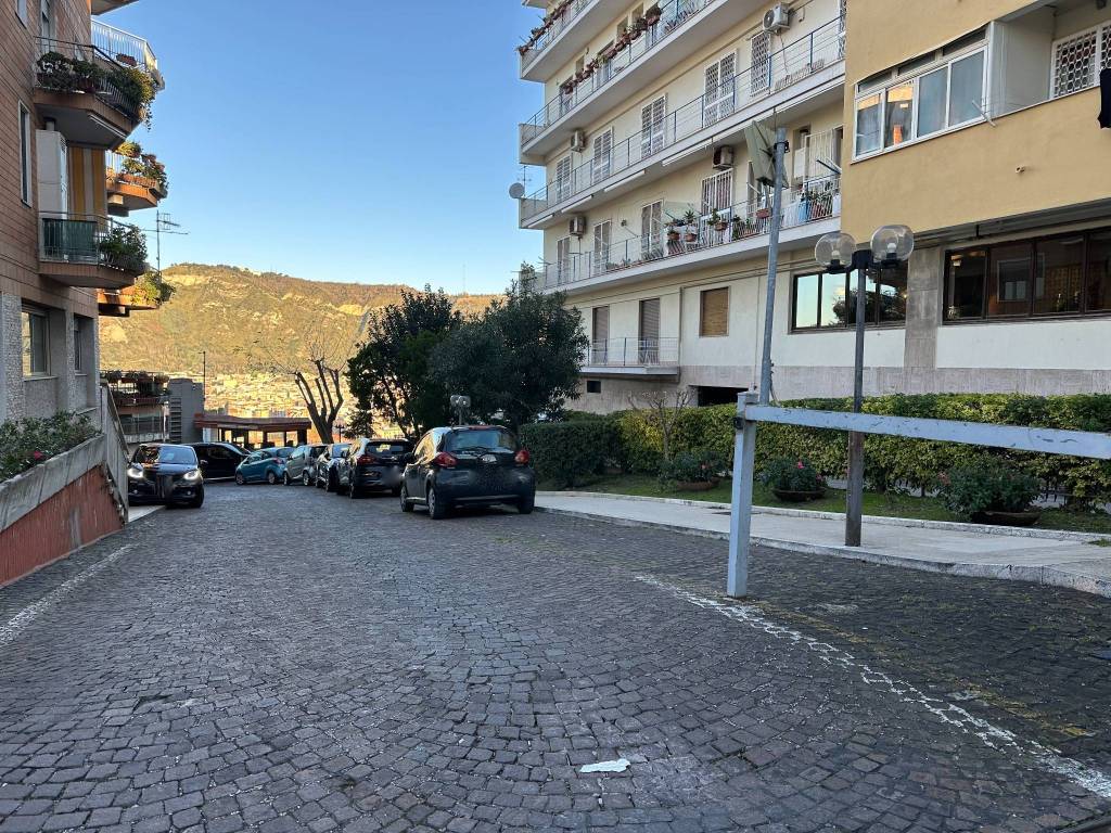 Appartamento in vendita a Napoli corso Europa