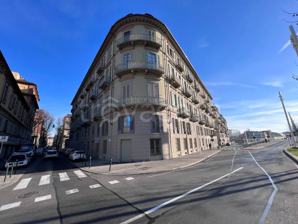 Appartamento in vendita a Torino corso San Martino, 2