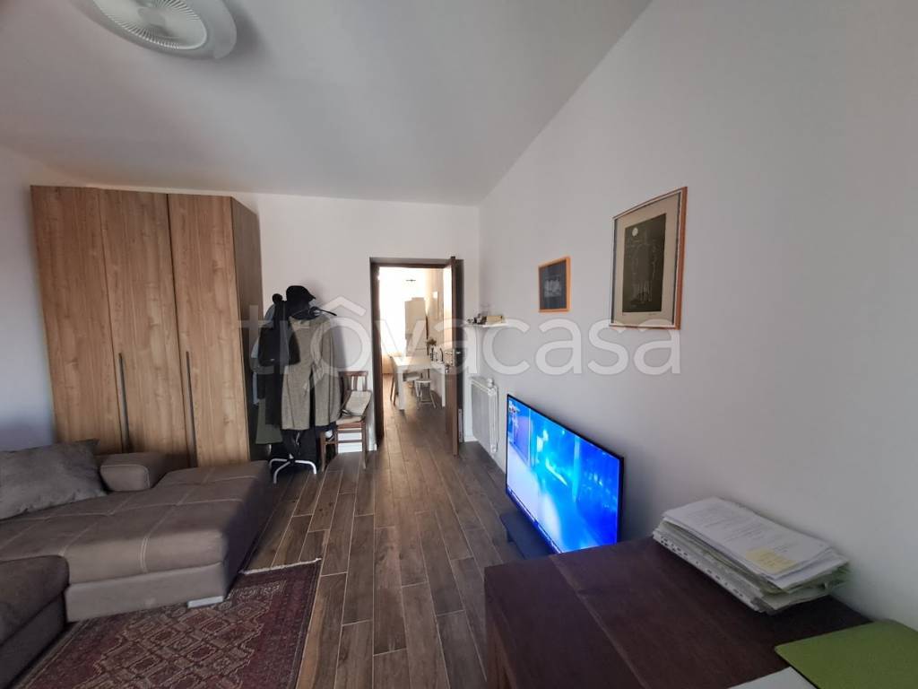 Appartamento in vendita a Milano via Riva di Trento, 1