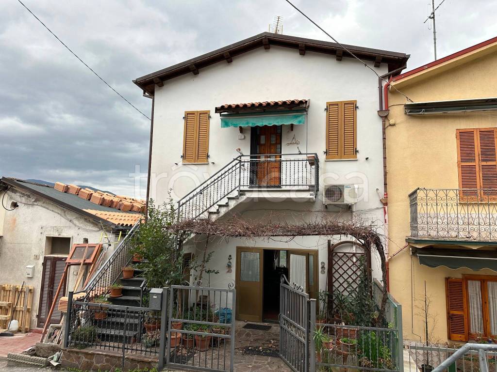 Casa Indipendente in vendita a Terni via del Velino, 7
