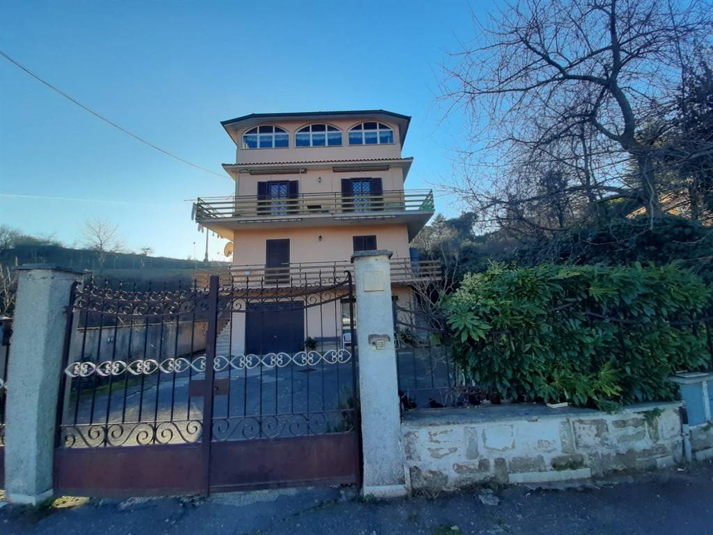 Appartamento in vendita a Rocca Priora via dei Castelli Romani, 35