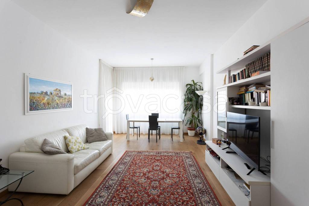 Appartamento in vendita a Roma via Giacomo de' Conti, 5