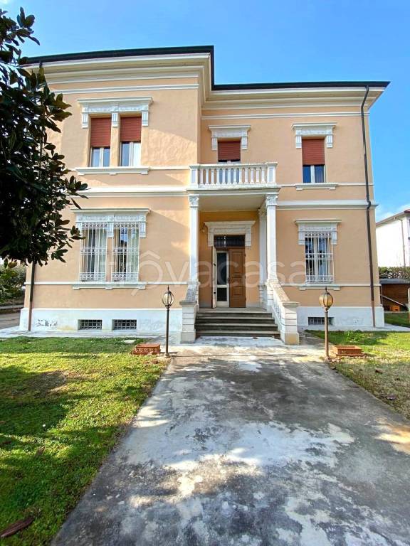 Villa Bifamiliare in vendita a Russi via Faentina Nord