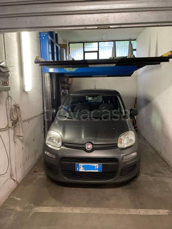 Garage in vendita a Roma via Monte Croce