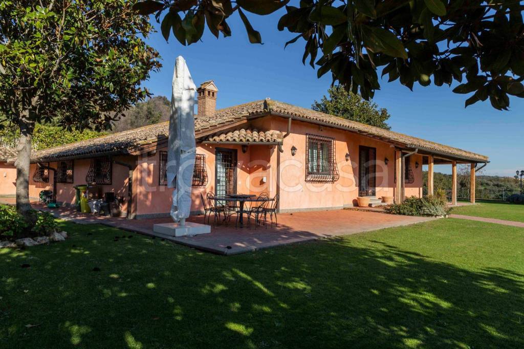Villa in vendita a Sacrofano via Monte Calcaro