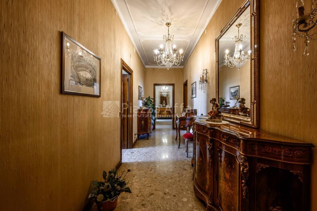 Appartamento in vendita a Reggio nell'Emilia via Crispi, 6