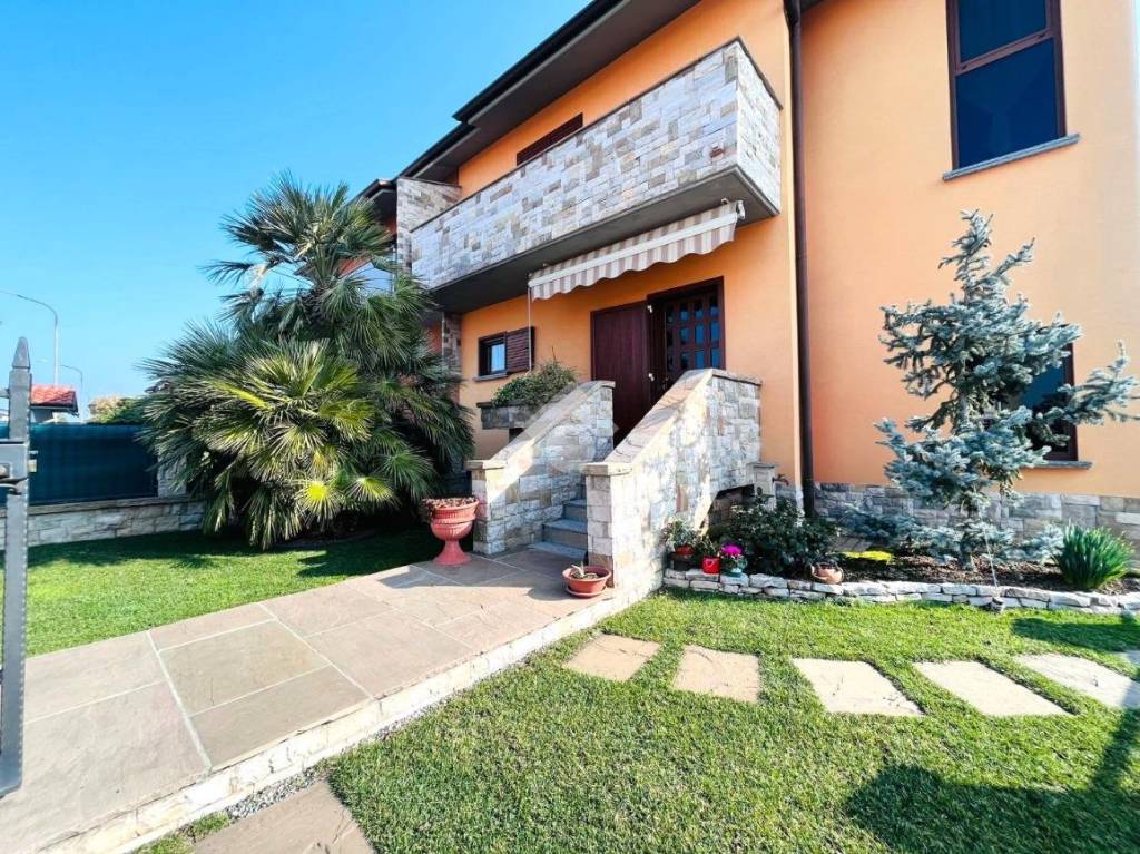 Villa a Schiera in vendita a Dalmine via bottego, 33